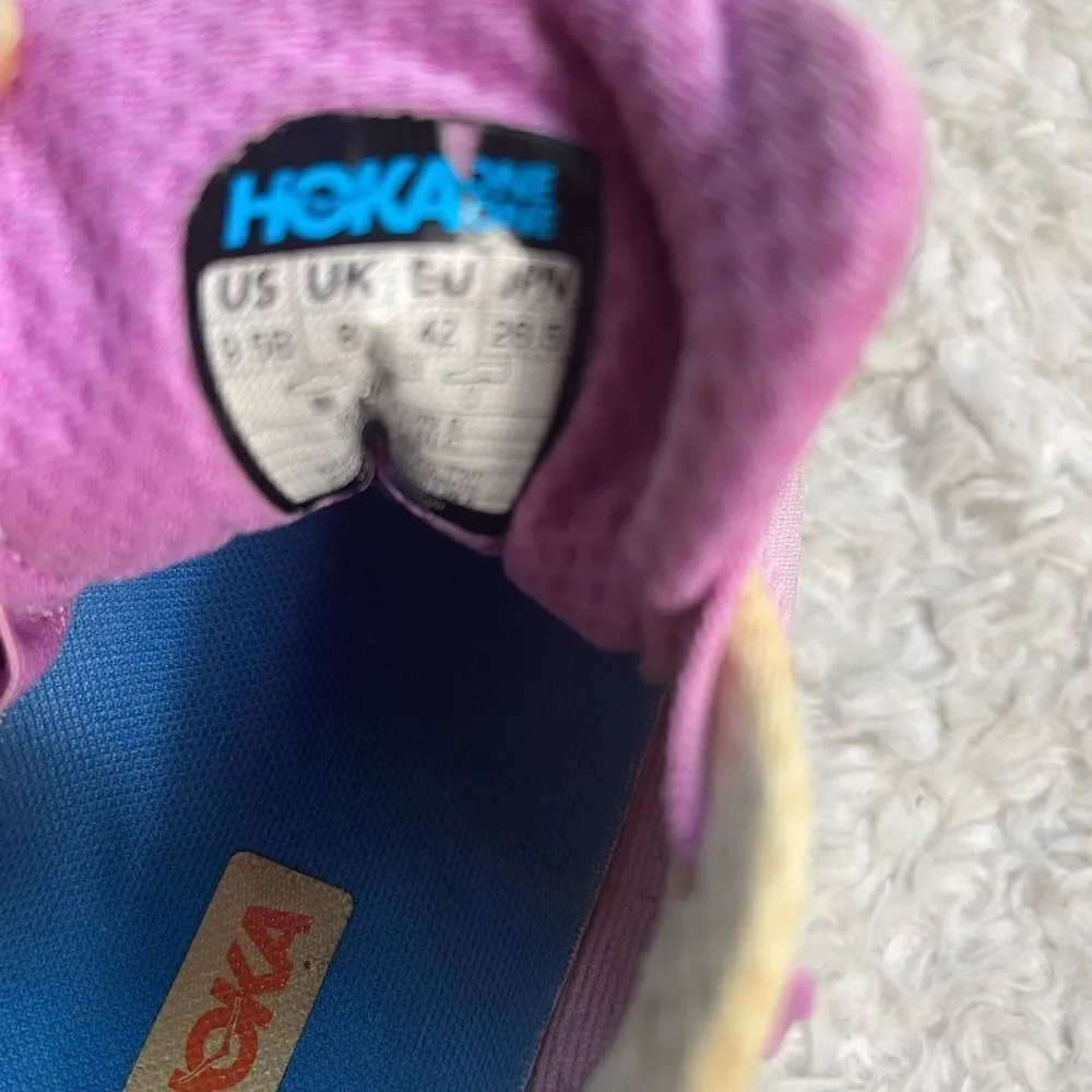 Hoka Clifton 9  Pink running sneakers size 9.5